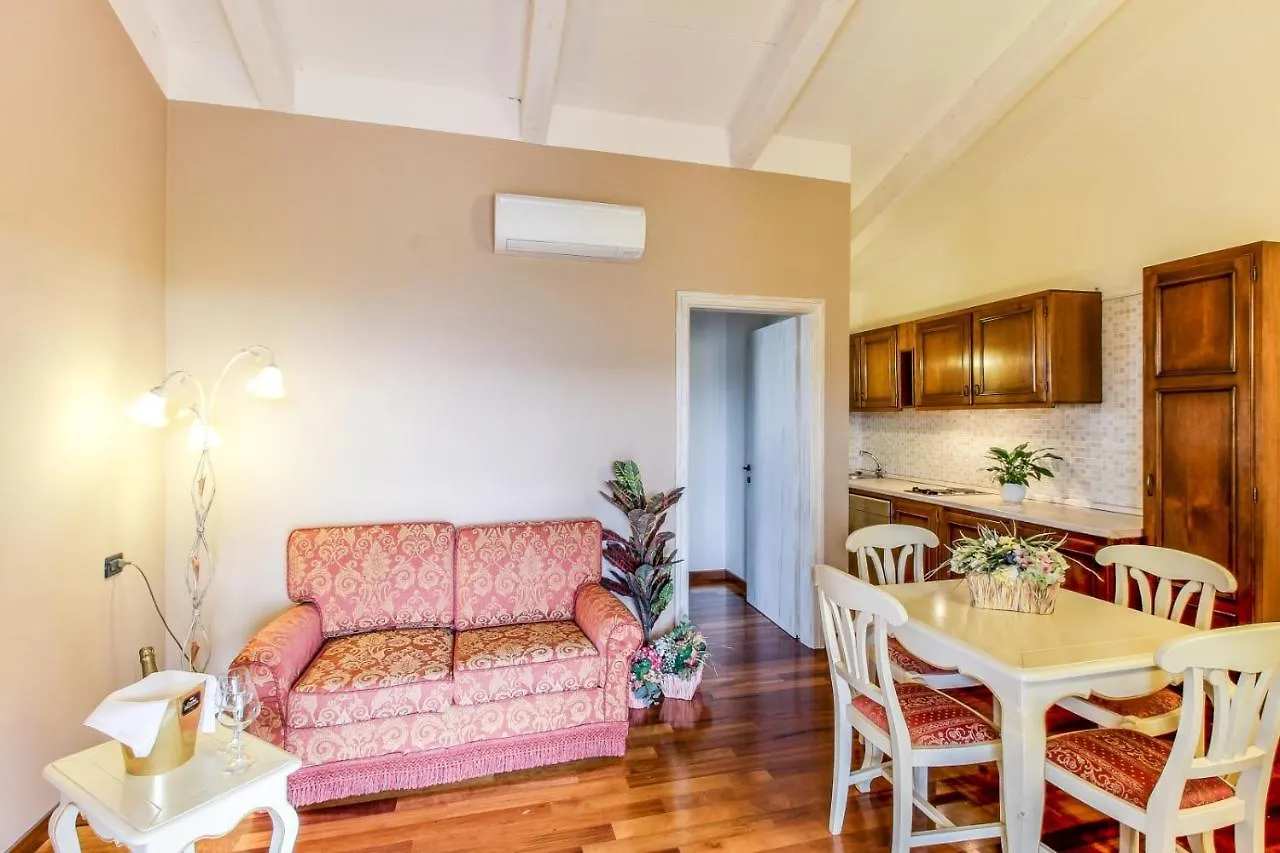 Residence Villa Il Casale - Appartamenti Wellness E Piscina Riscaldata